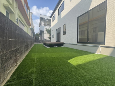 【庭】 | 南城市佐敷新開（限定1棟） | 1号棟　並列駐車4台可♪テラス付きのお庭有り♪