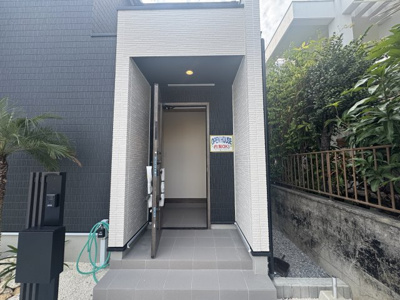 【玄関】 | 南城市佐敷新開（限定1棟） | 1号棟　スマートキー付き♪