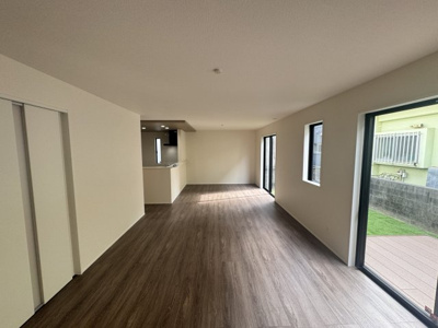 【居間・リビング】 | 南城市佐敷新開（限定1棟） | 1号棟　LDK22帖♪キッチンはオシャレな折下げ天井♪