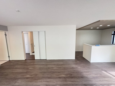 【居間・リビング】 | 南城市佐敷新開（限定1棟） | 1号棟　LDK22帖♪キッチンはオシャレな折下げ天井♪