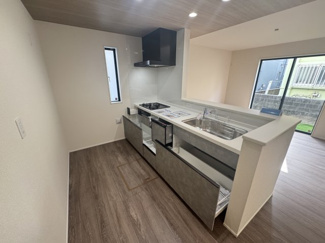 【キッチン】 | 南城市佐敷新開（限定1棟） | 1号棟　ビルトイン食洗機＋パントリー付き♪