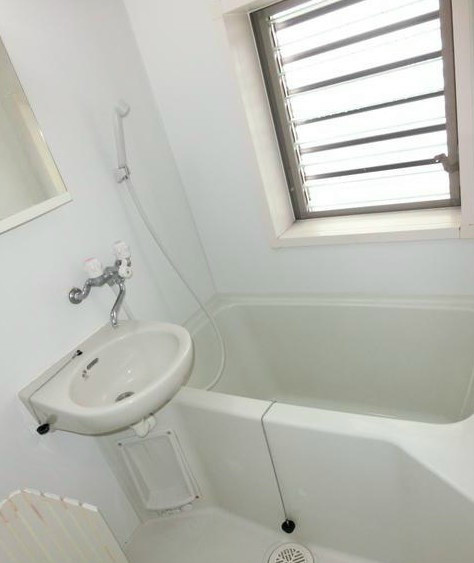 中野区上高田１丁目のアパートの浴室