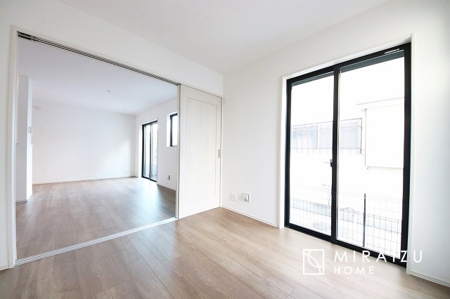 【居間・リビング】 | 建物完成につき、実際のお部屋をごゆっくりご見学いただけます。お休みの日にご家族で見学はいかがでしょう。