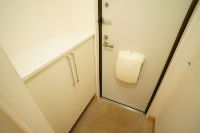 グランモア東九条ＩＩの玄関