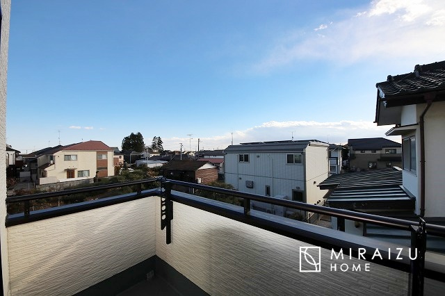 【バルコニー】 | 平日・休日問わず、いつでもご見学が出来ます♪☆実際に見て、触れて感じる安心のお住まい探しを体験して下さい♪☆物件情報だけでなく、地域の特色などなどエリア情報もお伝え出来たら嬉しいです♪