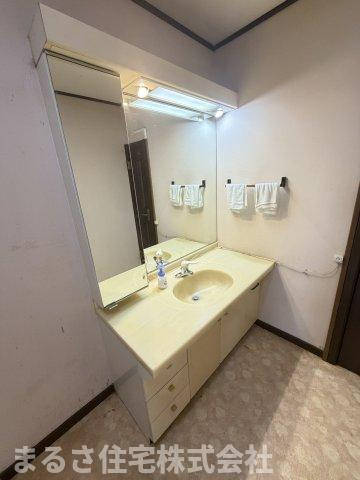 生目台西1丁目　中古戸建の独立洗面台