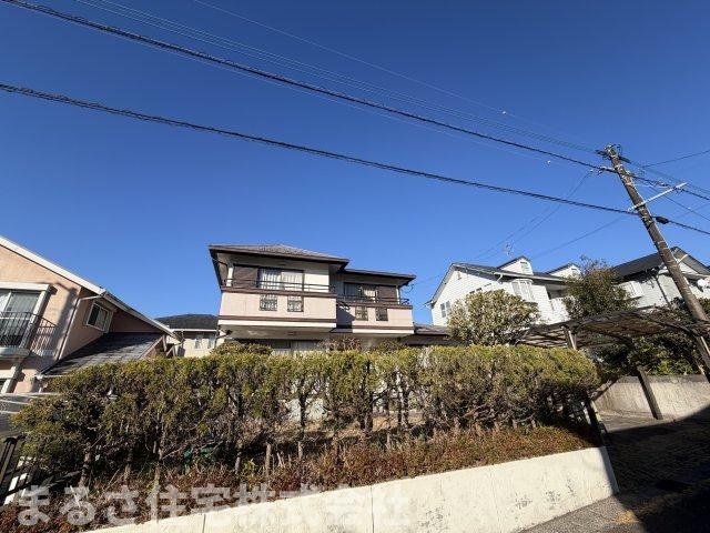 生目台西1丁目　中古戸建の前面道路含む現地写真