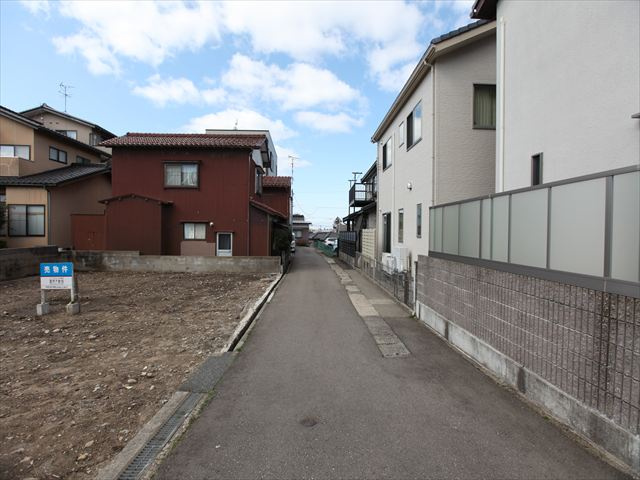【前面道路含む現地写真】の画像