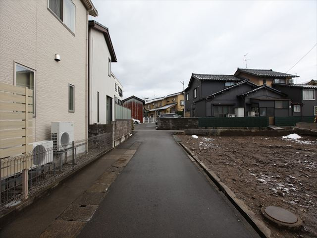 【前面道路含む現地写真】の画像