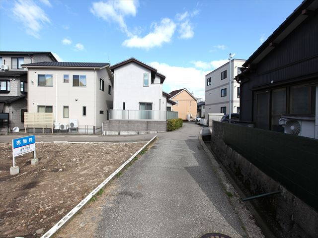【前面道路含む現地写真】の画像