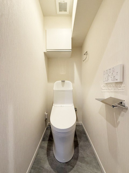 【トイレ】 | 宮園キャピタルマンション | 温水洗浄便座つき　トイレはもともと個人の領域である自宅の中でも、最もプライベートな空間です。だからこそ、ほしい「落ち着き」がここにあります。～即日のご見学可能～　お問合せはお気軽にどうぞ。