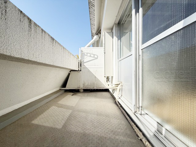 【バルコニー】 | 宮園キャピタルマンション | 陽当りの良さが自慢のバルコニーには、太陽光がさんさんと降り注ぎます。気分爽快な新生活を十分に想像できますね。～即日のご見学可能～　お問合せはお気軽にどうぞ。
