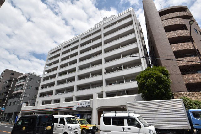 【現況写真】 | 宮園キャピタルマンション | 前面道路と外観の様子です。～即日のご見学可能～　お問合せはお気軽にどうぞ。