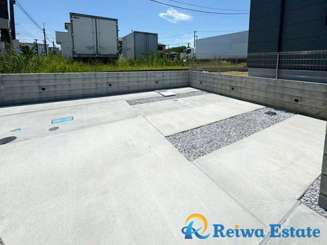 新築戸建　藤沢市大庭5期の駐車場|車種により駐車2台可能なカースペース。共働きの世帯や急な来客時に安心ですね。