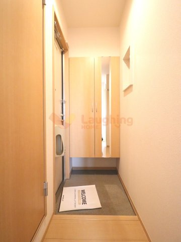 SekutoB棟の玄関|明るい玄関です