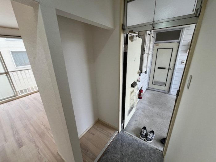 メゾンしばたの玄関