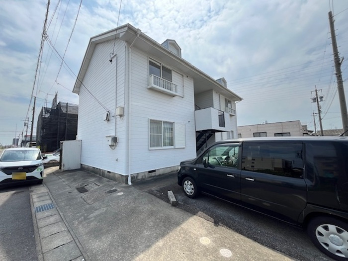 メゾンしばたの駐車場