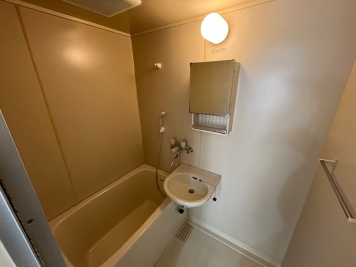 メゾンしばたの浴室