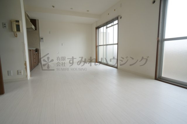 エスペランサ宝塚弐番館の居間・リビング|参考、同建物・同間取りの号室