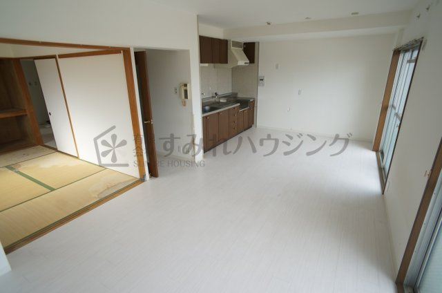 エスペランサ宝塚弐番館の居間・リビング|参考、同建物・同間取りの号室