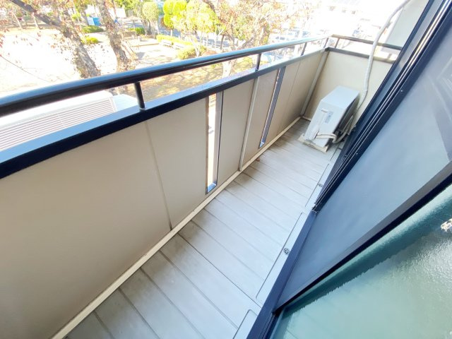 戸田市笹目６丁目のアパートのバルコニー