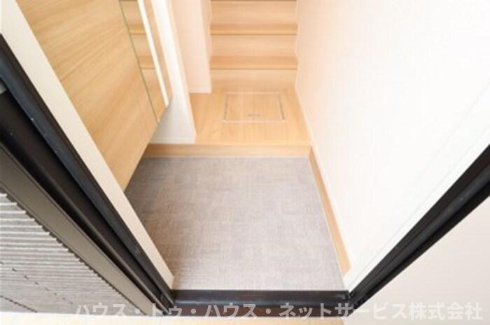 ウインドウ　ウィンドの玄関