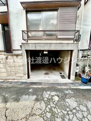 豊中市三国１丁目の一戸建ての駐車場|車高1650まで。