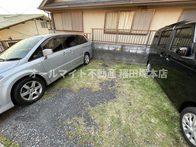 高石4丁目テラスハウスの駐車場
