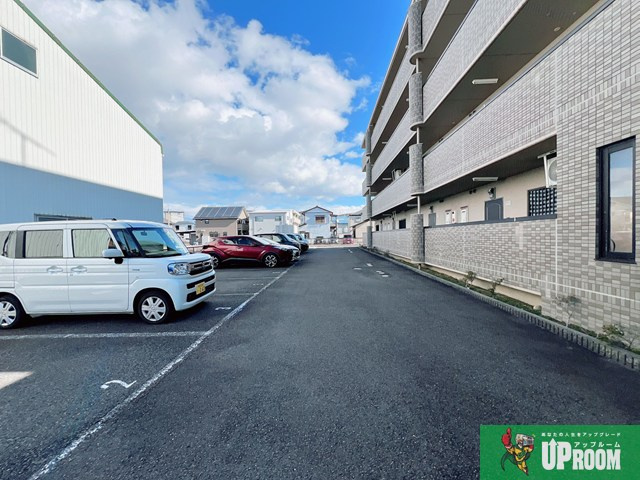 ファミールの駐車場