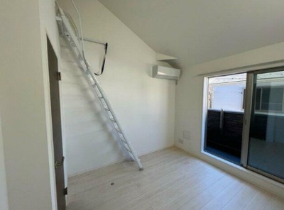 【居間・リビング】 | レーヴ中村橋 | 6.7帖のきれいな洋室。