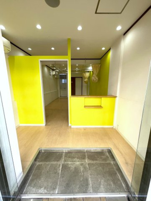 【トイレ】 | 伊丹中央貸店舗　東側　 | ※内観写真は従前契約者がご利用前（2015.3．28）撮影分です。
