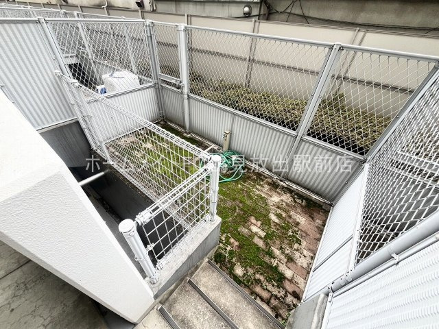 大阪市鶴見区鶴見５丁目の賃貸マンションの庭