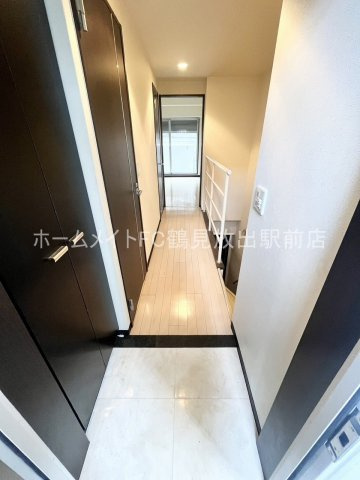 大阪市鶴見区鶴見５丁目の賃貸マンションの玄関