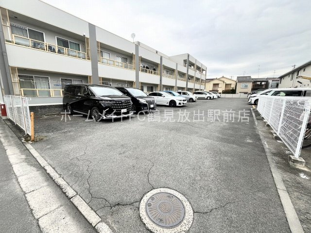東大阪市稲田上町１丁目の賃貸マンションの駐車場