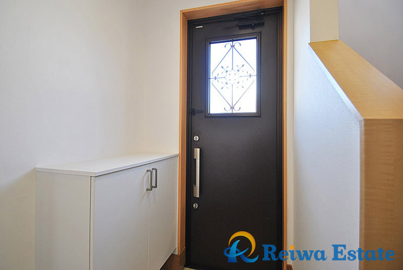 中古戸建　茅ヶ崎市高田4丁目の玄関