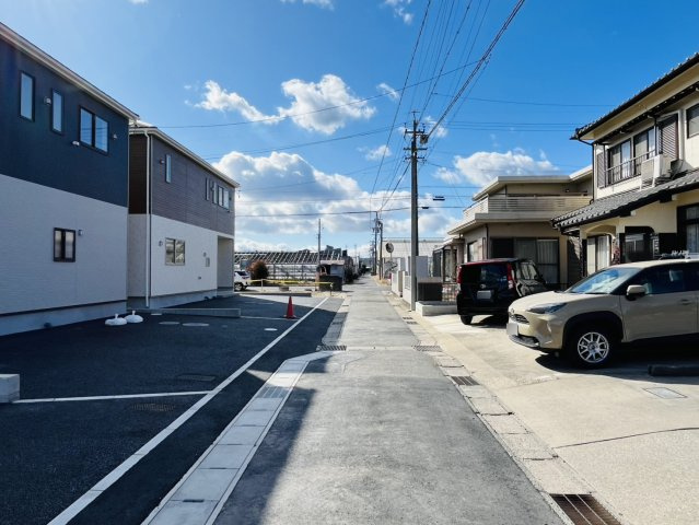 東海市富木島町西長口78『仲介手数料無料』新築戸建ての前面道路含む現地写真