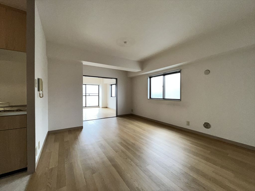 レヂオンス大里4階角３LDKの居間・リビング