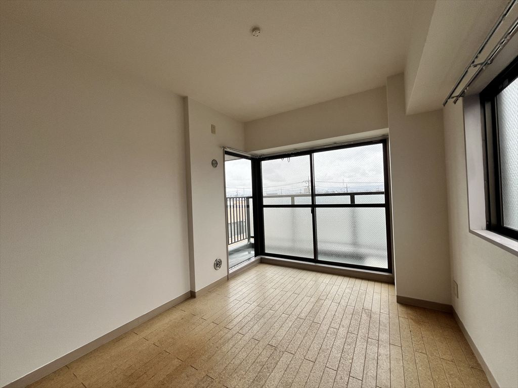 レヂオンス大里4階角３LDKの洋室