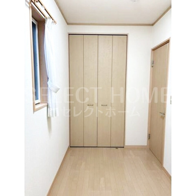 【寝室】 | コーラルイナバ | 広くて明るい寝室