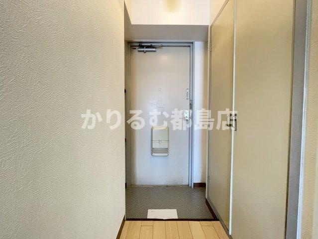 プレジデント横田の玄関