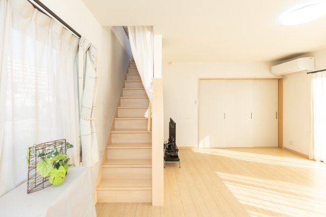 【居間・リビング】 | 岡崎市戸崎町字藤狭１４番地６ | 【リビング階段】家族の接点をふやす導線☆彡