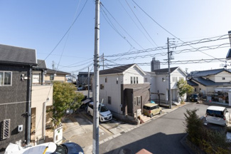 【周辺】 | 比較的新しい家が建ち並ぶ、落ち着いた街並み♪