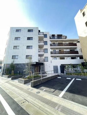 【外観】 | ウェルスクエア中野富士見町 | 鉄筋コンクリート造のがっちりとした建物。