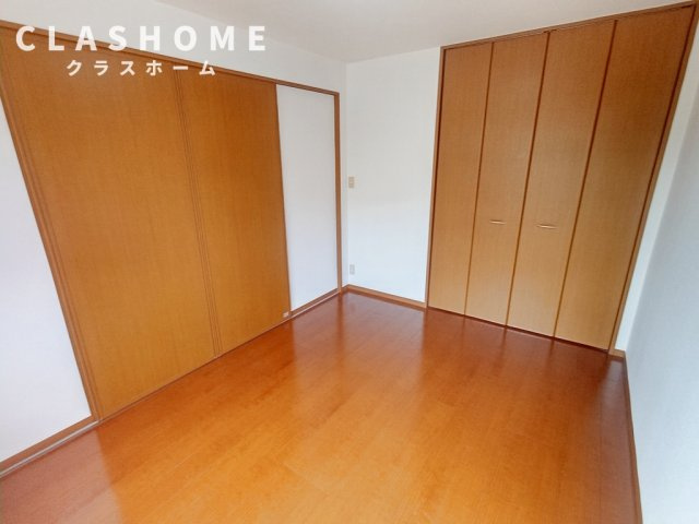 ネオフォレストFの居間・リビング|同物件の別部屋になります。