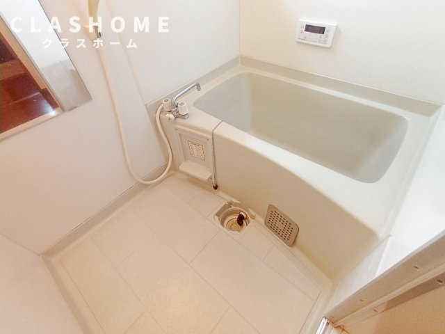 ネオフォレストFの浴室|同物件の別部屋になります。