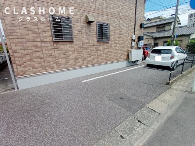 ネオフォレストFの駐車場