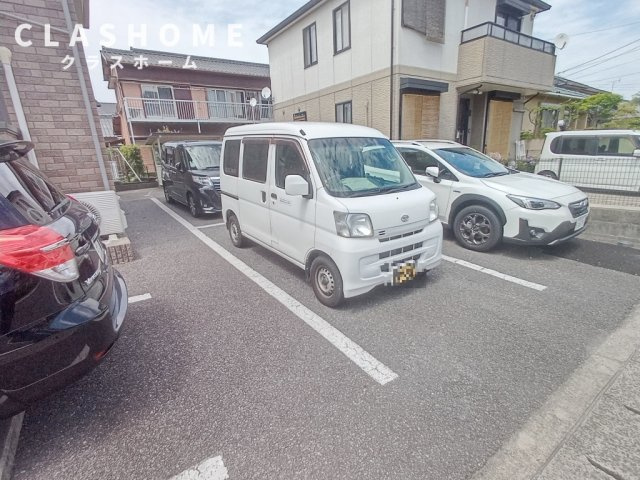 ネオフォレストFの駐車場