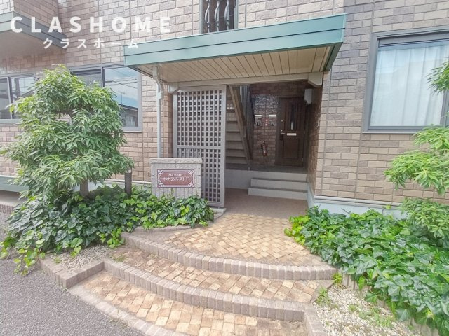 ネオフォレストFのエントランス