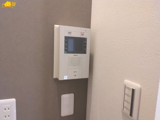 【防犯設備】 | ファミリエール古河 | TVインターフォンは来訪者の確認にとても便利で安心です。
録画システム付きなので、留守時の確認も可能です。