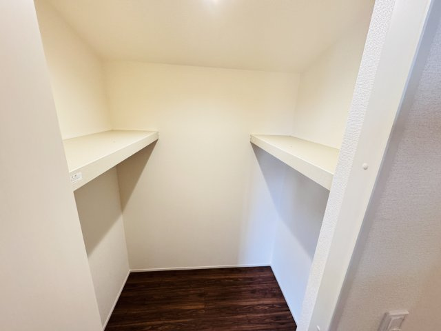 松戸市千駄堀新築戸建【寒風台小学校：10分】の収納|7.75帖寝室・ウォークインクローゼット